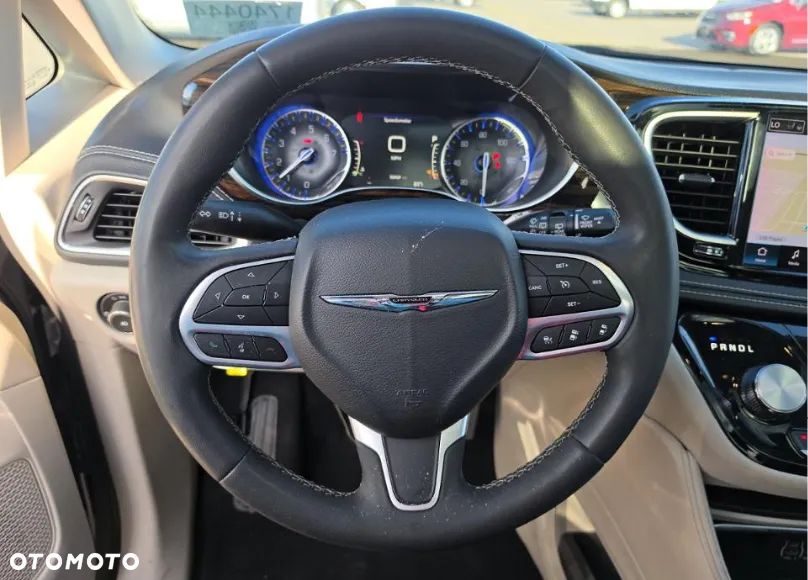 Chrysler Pacifica - 8