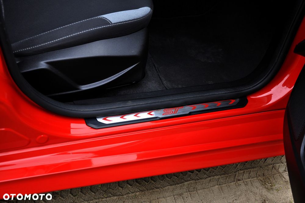 Ford Focus 2.0 EcoBoost ST mit Leder-Sport-Paket - 27