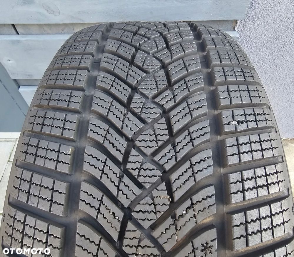 Goodyear Ultra Grip Performance  245/40R19 98 W BMW - 3