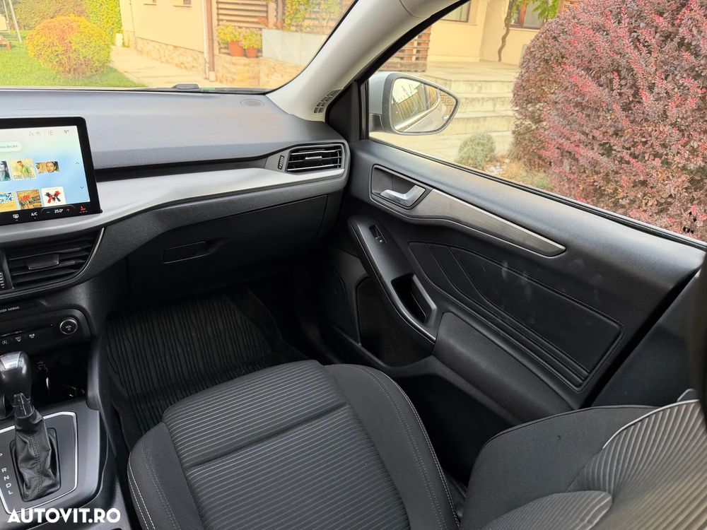 FORD Focus 2023 — imagine 5
