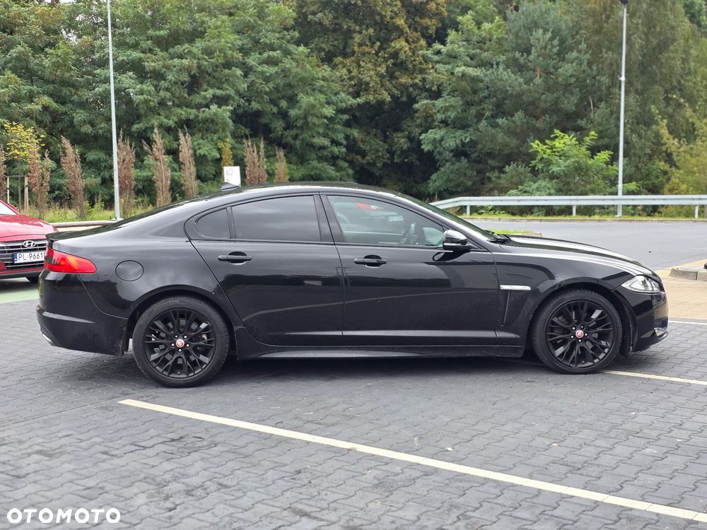 Jaguar XF 2.2 - 12