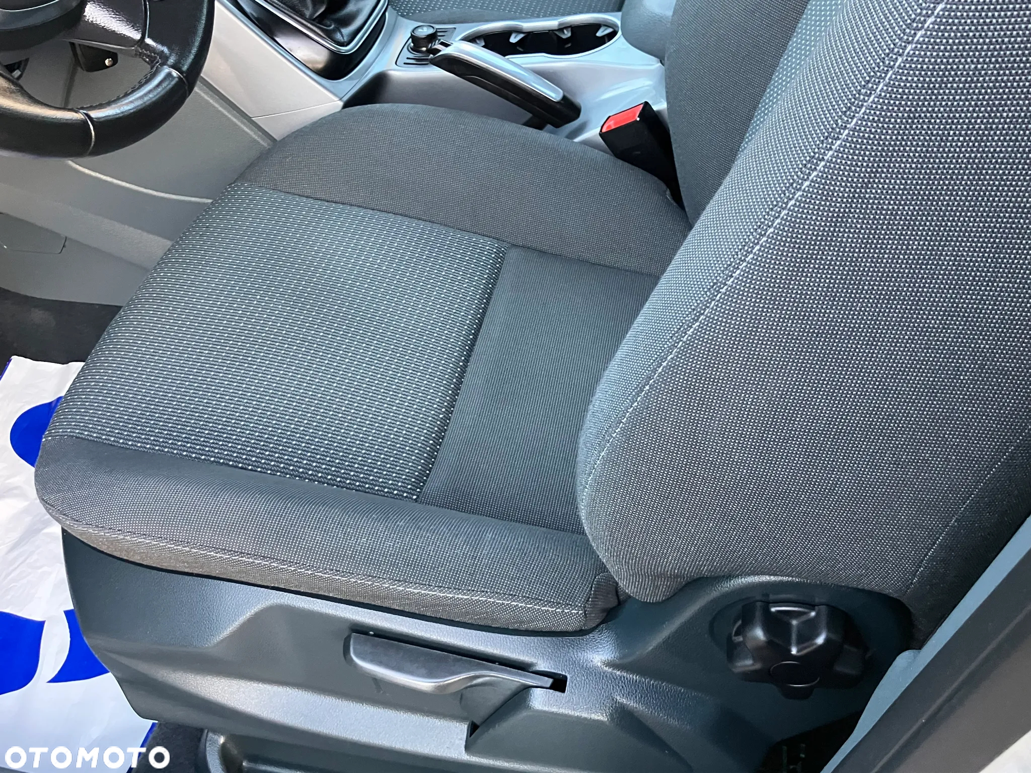 Ford C-MAX 1.6 Ti-VCT SYNC Edition - 18