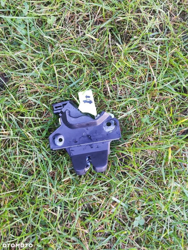 TESLA 3 ZAMEK KLAPY TYLNEJ TYŁ 1092308-00-E - 1