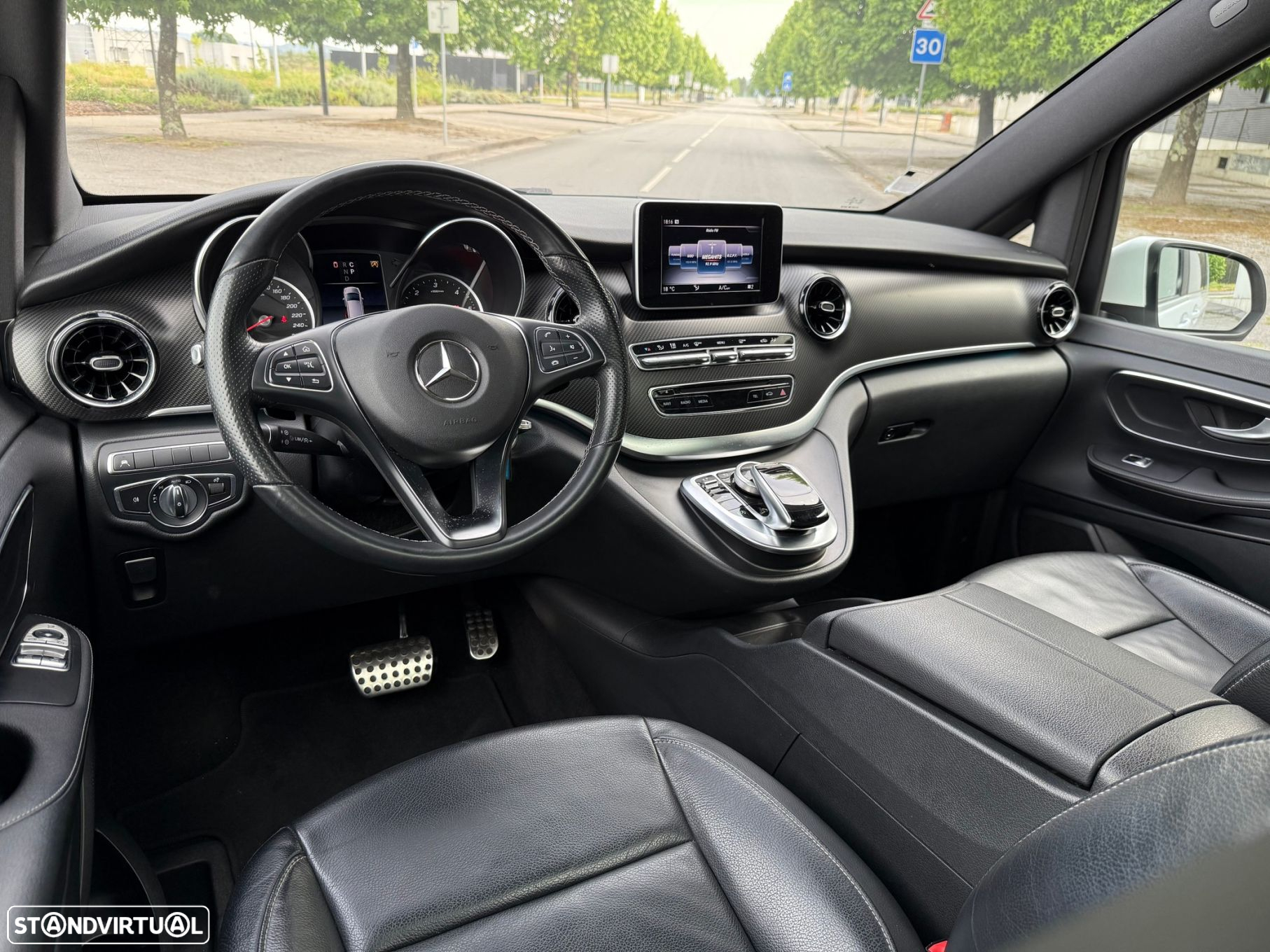 Mercedes-Benz V 220 d Longo Avantgarde - 10