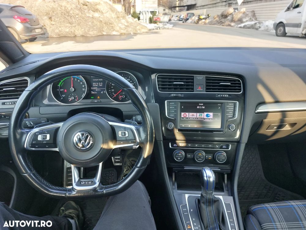 Volkswagen Golf - 8