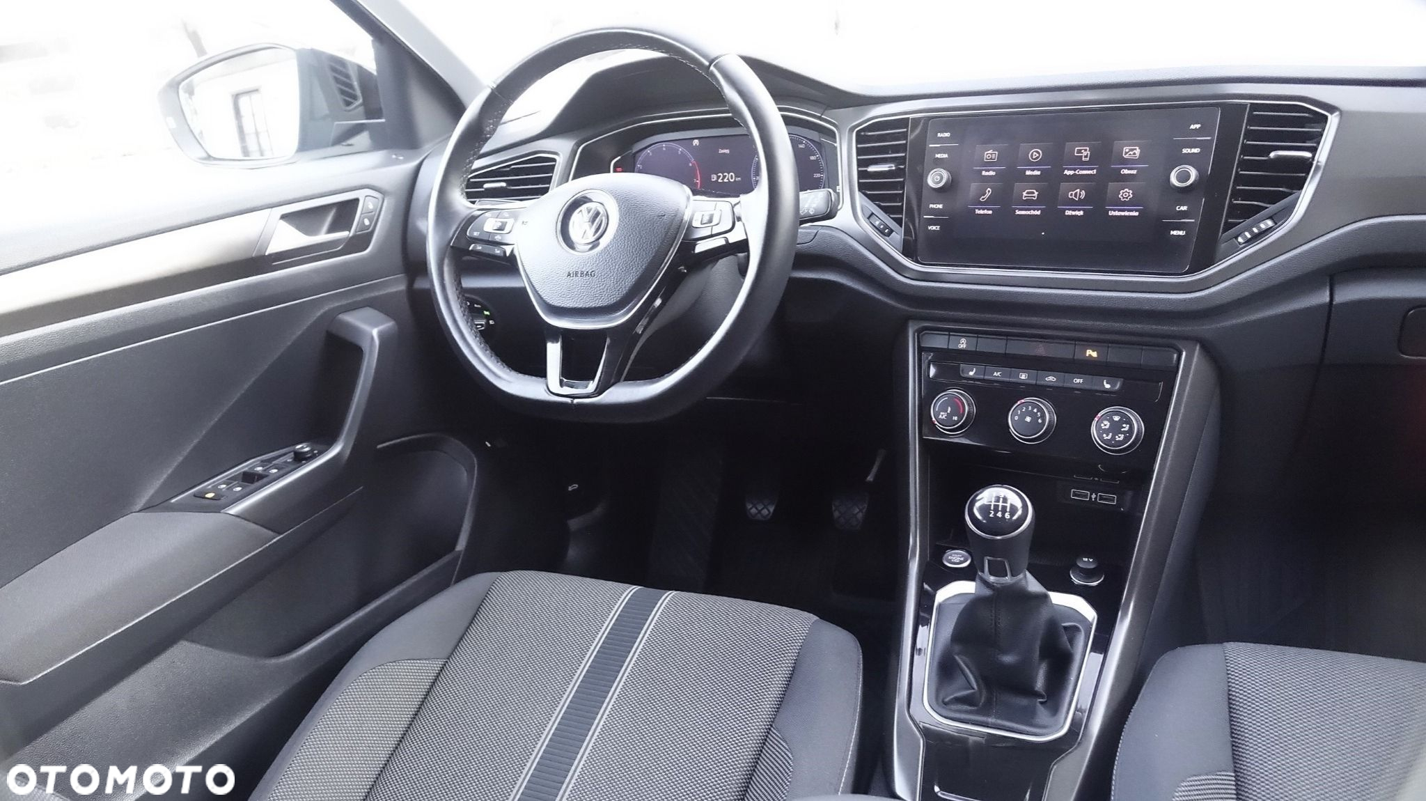Volkswagen T-Roc - 33