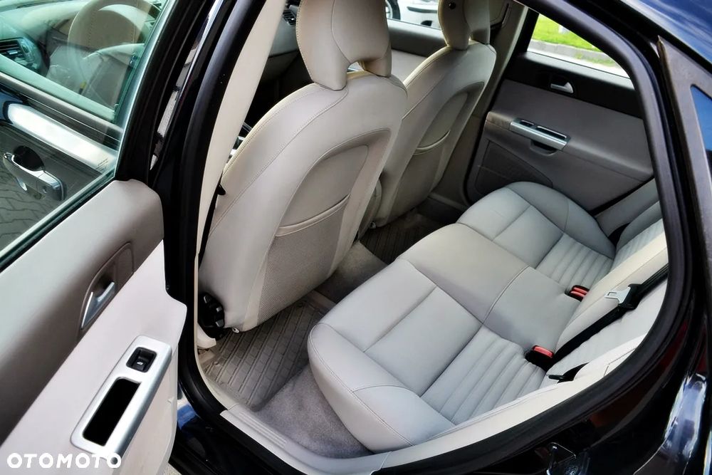 Volvo S40 1.6 - 10