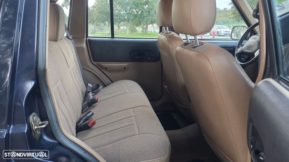 Jeep Cherokee 2.5 TD Sport Oficial - 28