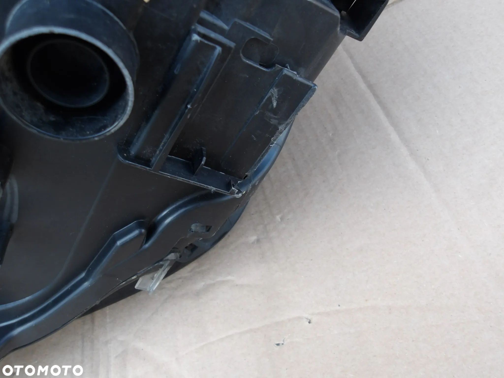 LAMPA PRAWY PRZOD AUDI A3 8V XENON 8V0941033F - 10