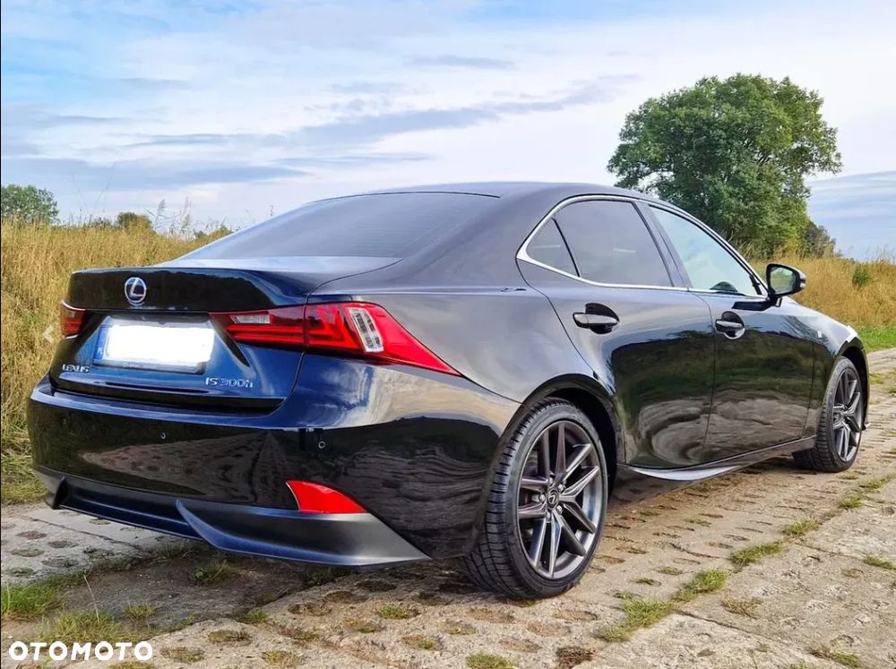 Lexus IS 300h F Sport - 2