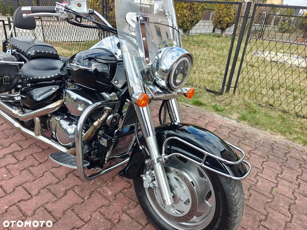 Suzuki Intruder - 3