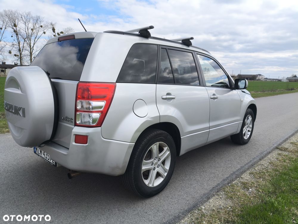 Suzuki Grand Vitara 2.0 Comfort + - 5