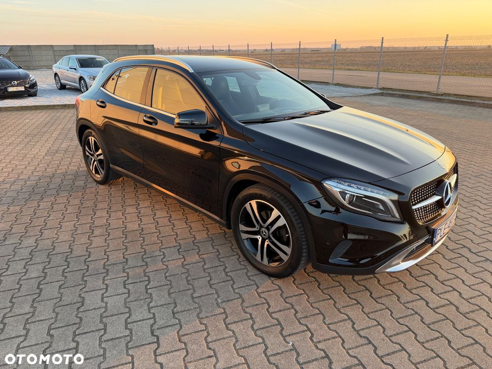 Mercedes-Benz GLA 200 7G-DCT - 7