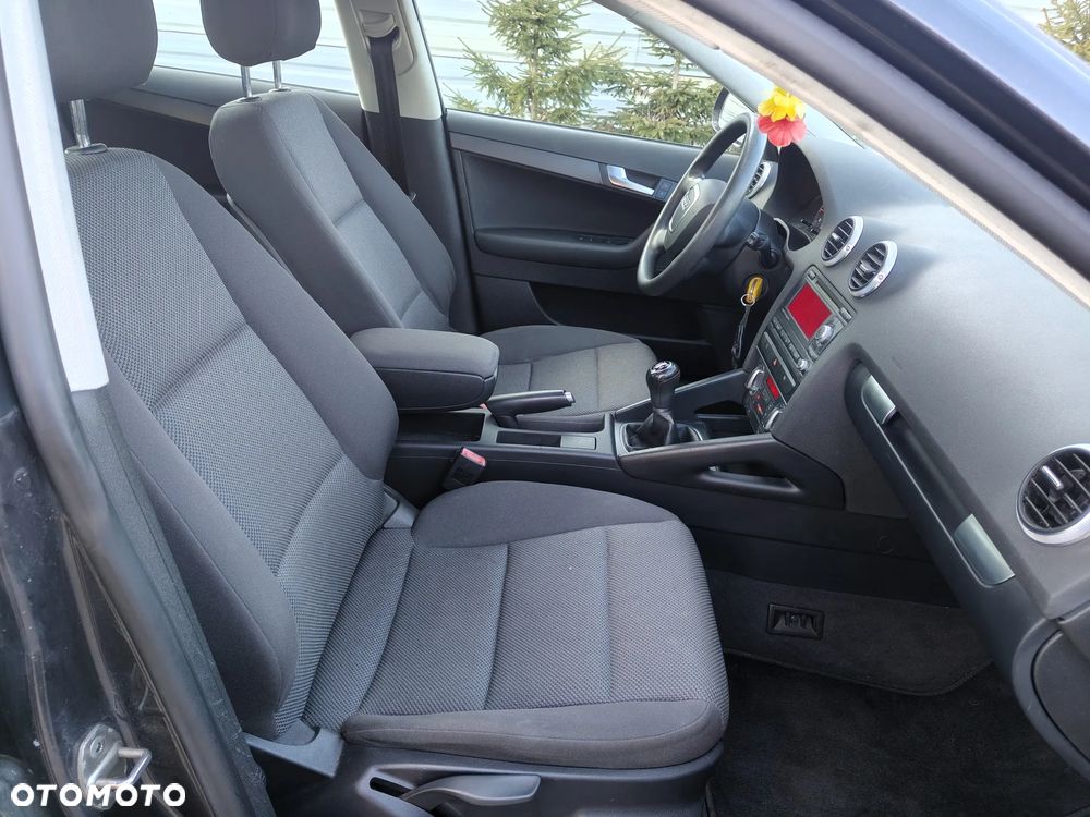 Audi A3 Sportback 1.6 Ambiente - 22