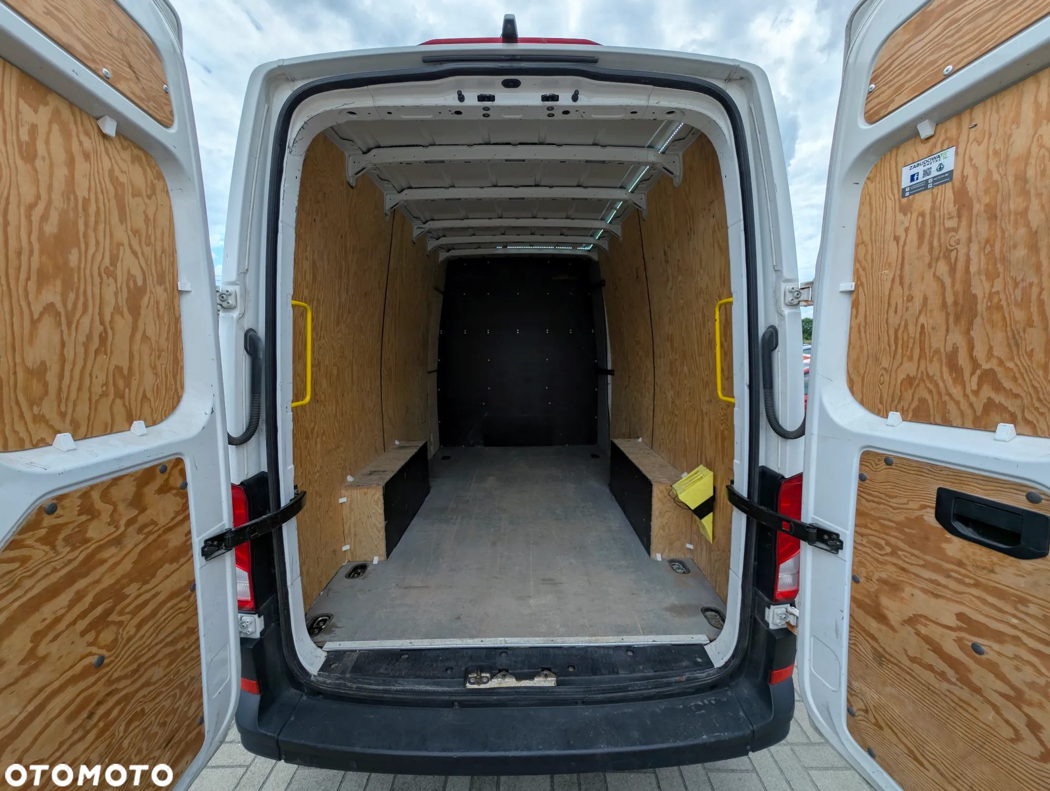 Volkswagen Crafter brygadówka 6 osób, ładowność 1177kg, Krajowy - 8