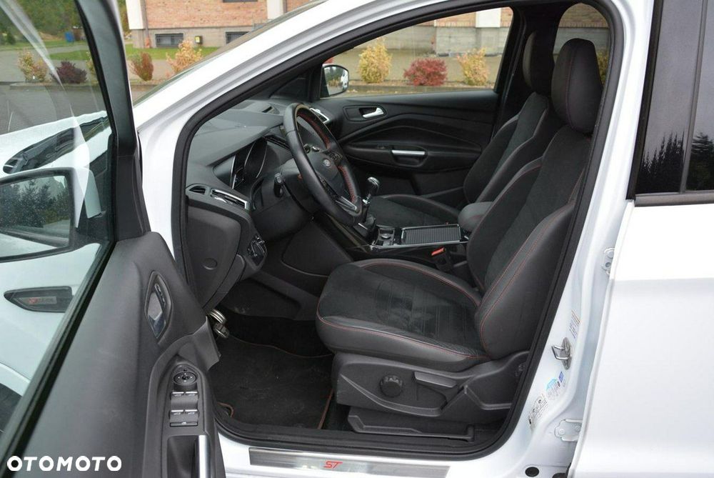 Ford Kuga 1.5 EcoBoost 2x4 ST-Line - 17