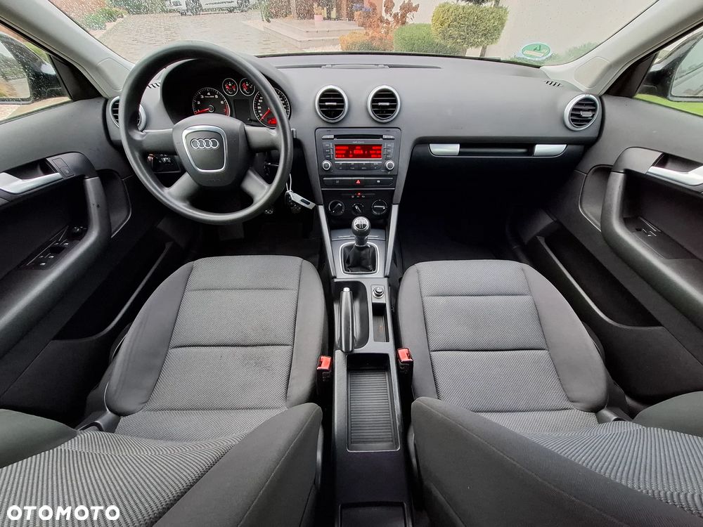 Audi A3 Sportback 1.6 Ambiente - 34