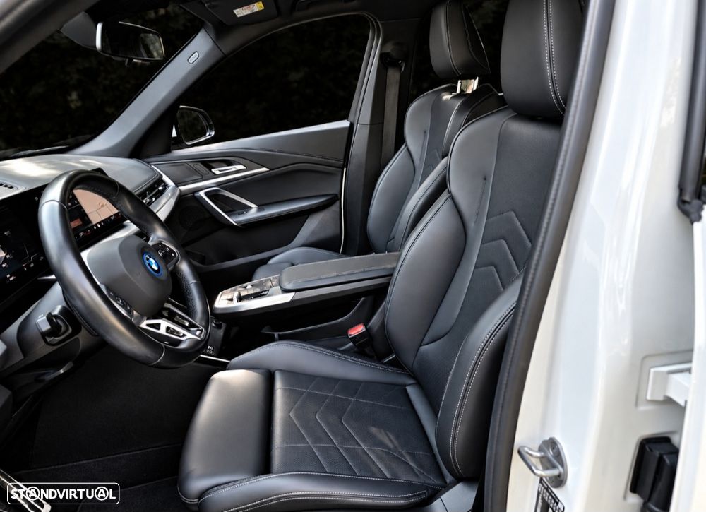 BMW iX1 xDrive30 M Sport Pack - 14