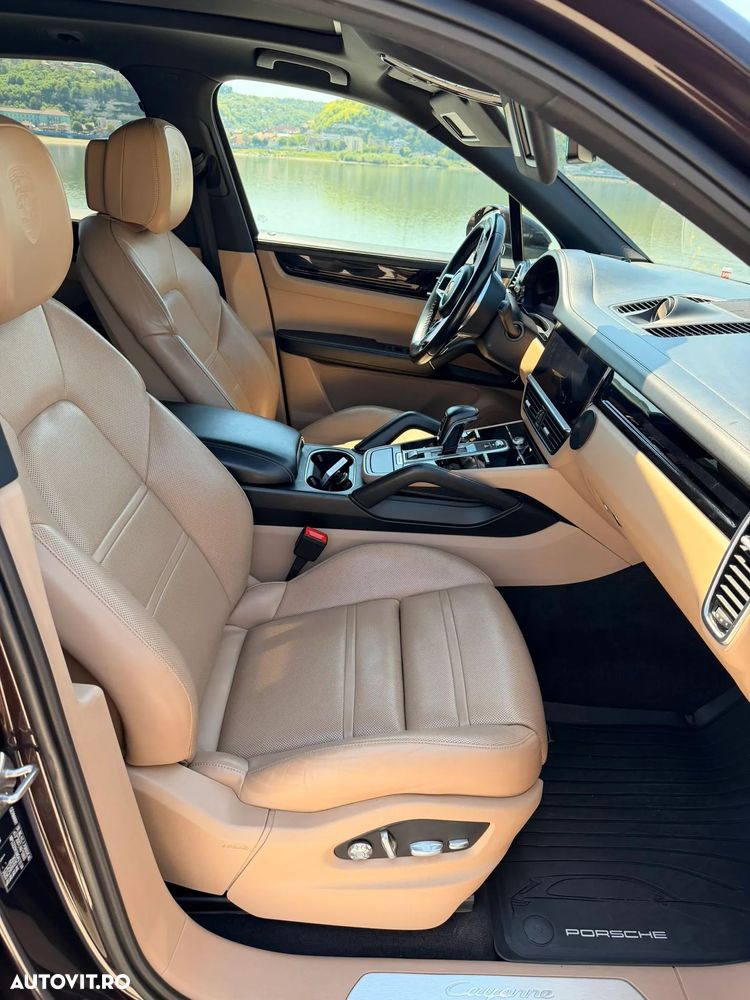 Porsche Cayenne - 7