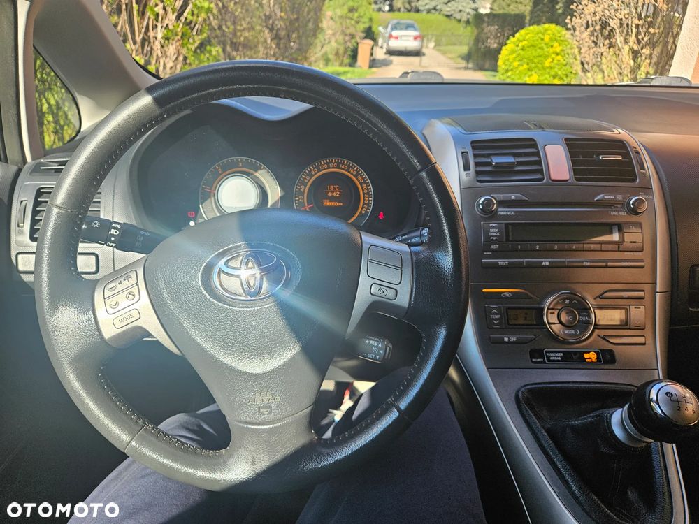 Toyota Auris 2.2 D-4D D-CAT - 19
