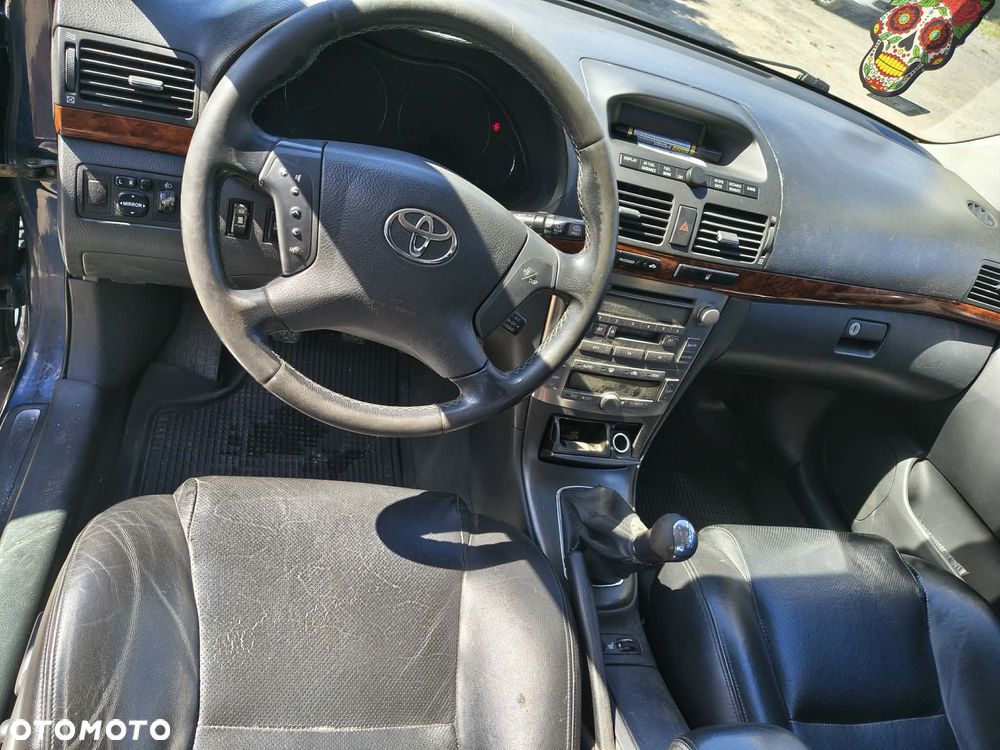 Toyota Avensis - 10