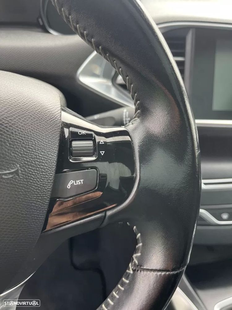 Peugeot 308 SW 1.2 PureTech Allure Full LED - 32