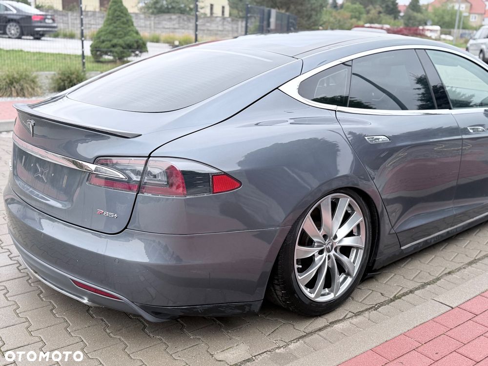 Tesla Model S Performance - 13
