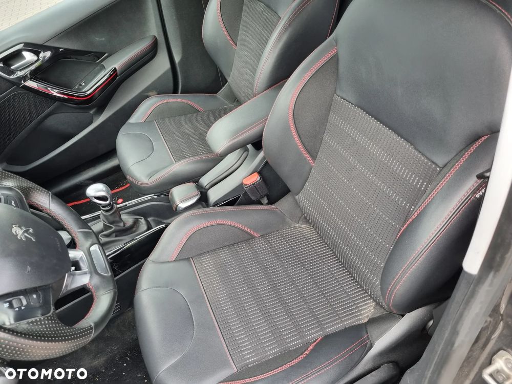Peugeot 2008 PureTech 130 GT - 8