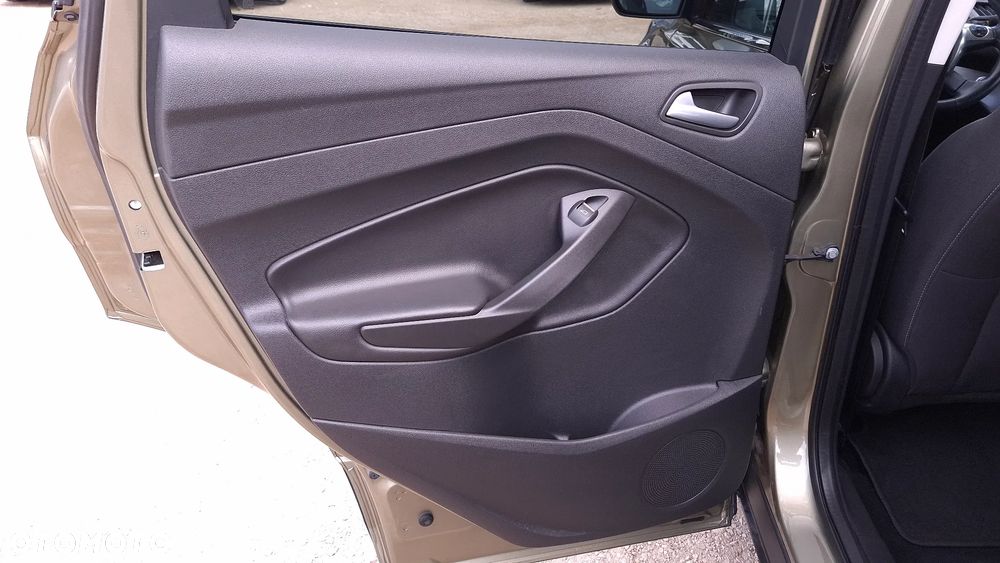 Ford Kuga 2.0 TDCi 2x4 Titanium - 22