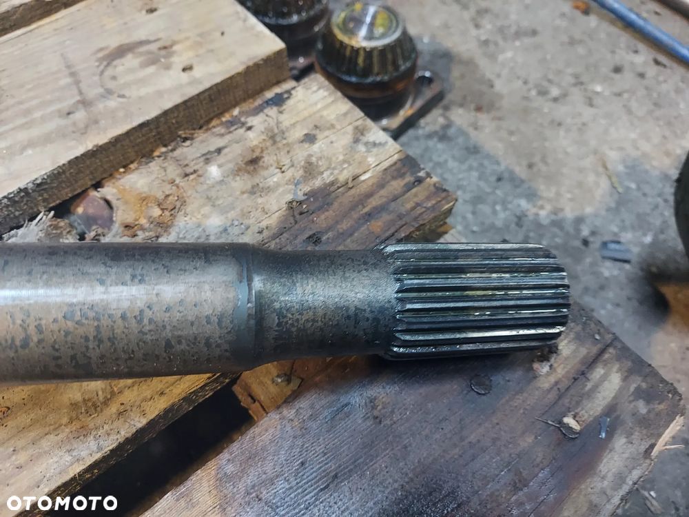Zwolnica zwrotnica półoś lewa 10145969B CIĄGNIK VALTRA Q305S 2024r - 6