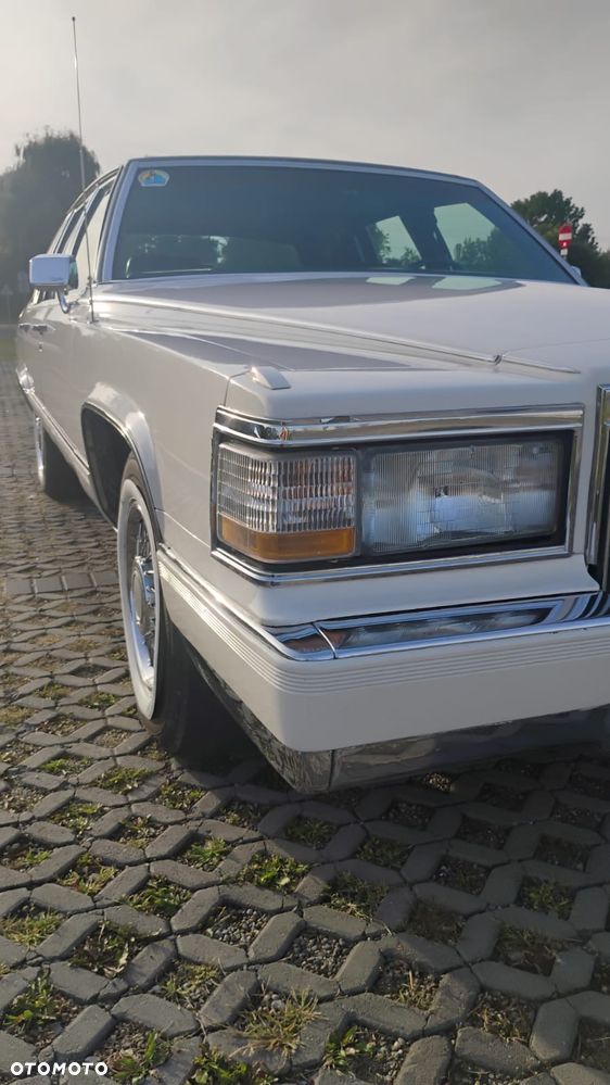 Cadillac Brougham - 9