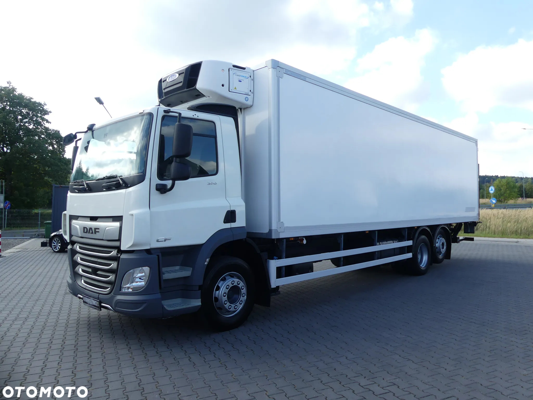 DAF CF 370 / 6x2 / CHŁODNIA 9.50 + WINDA / EURO 6 / - 3