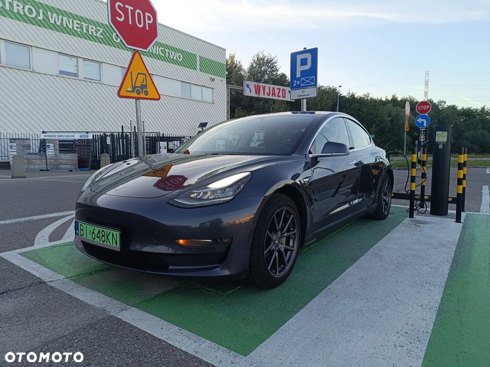 Tesla Model 3 - 1