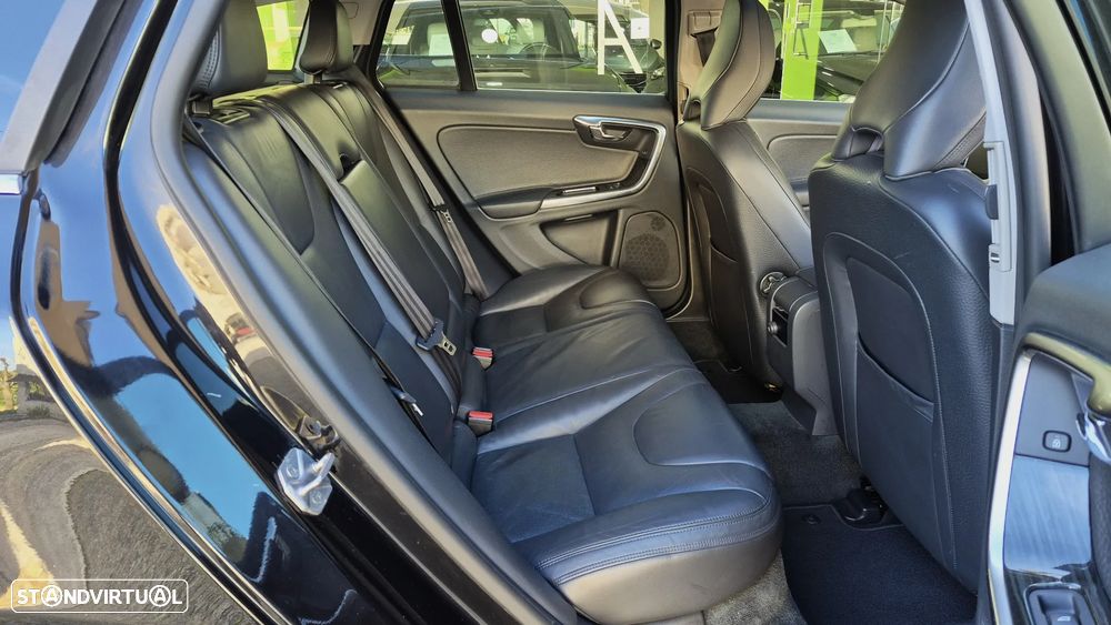 Volvo V60 D6 Plug-In-Hybrid AWD Geartronic Momentum - 20