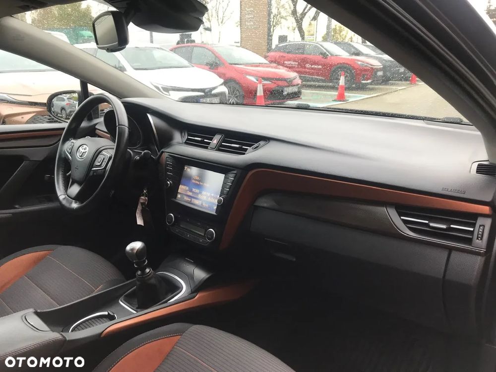 Toyota Avensis 1.8 Premium - 16