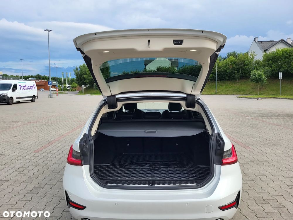 BMW Seria 3 320d xDrive Advantage - 10
