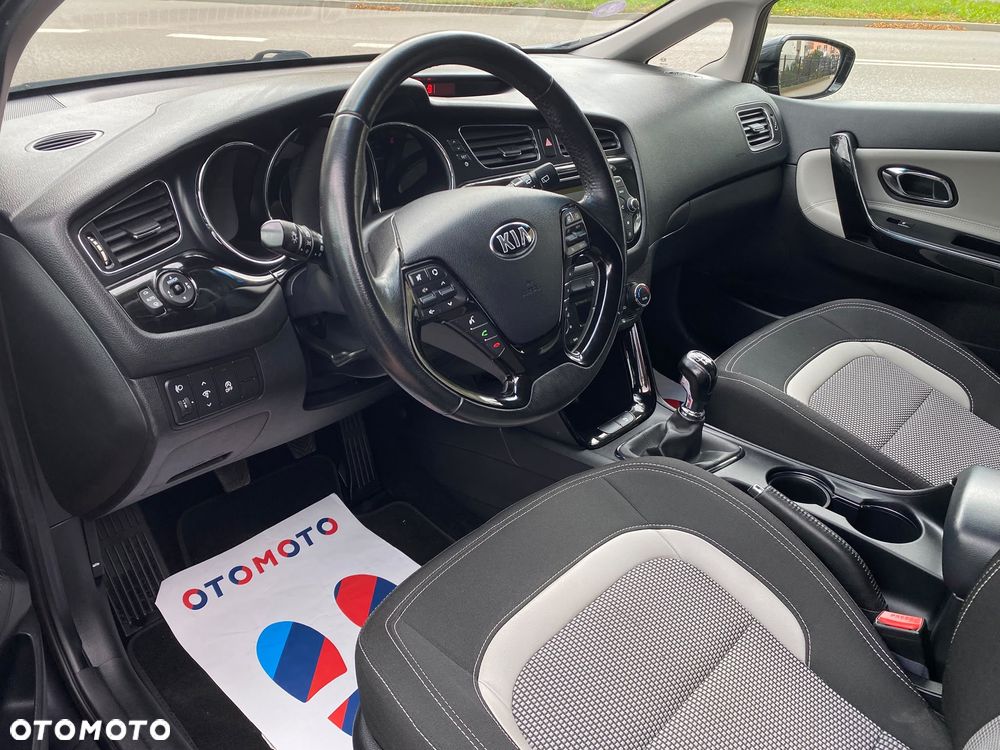Kia Ceed 1.6 GDI Dream-Team Edition - 4