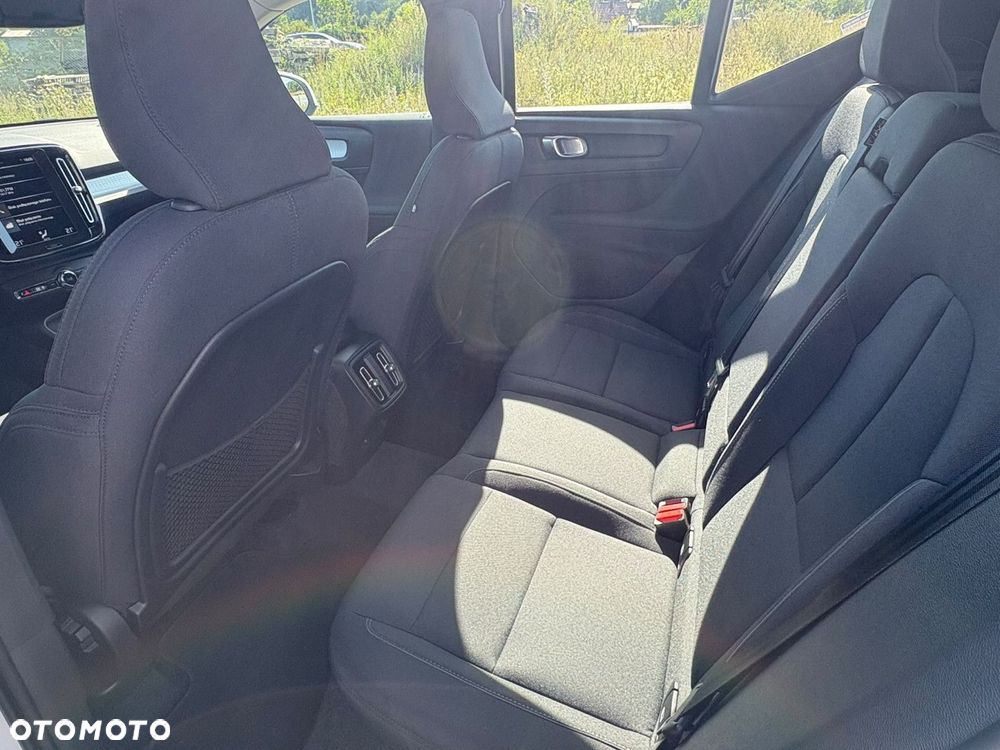 Volvo XC 40 T3 Momentum Pro - 23