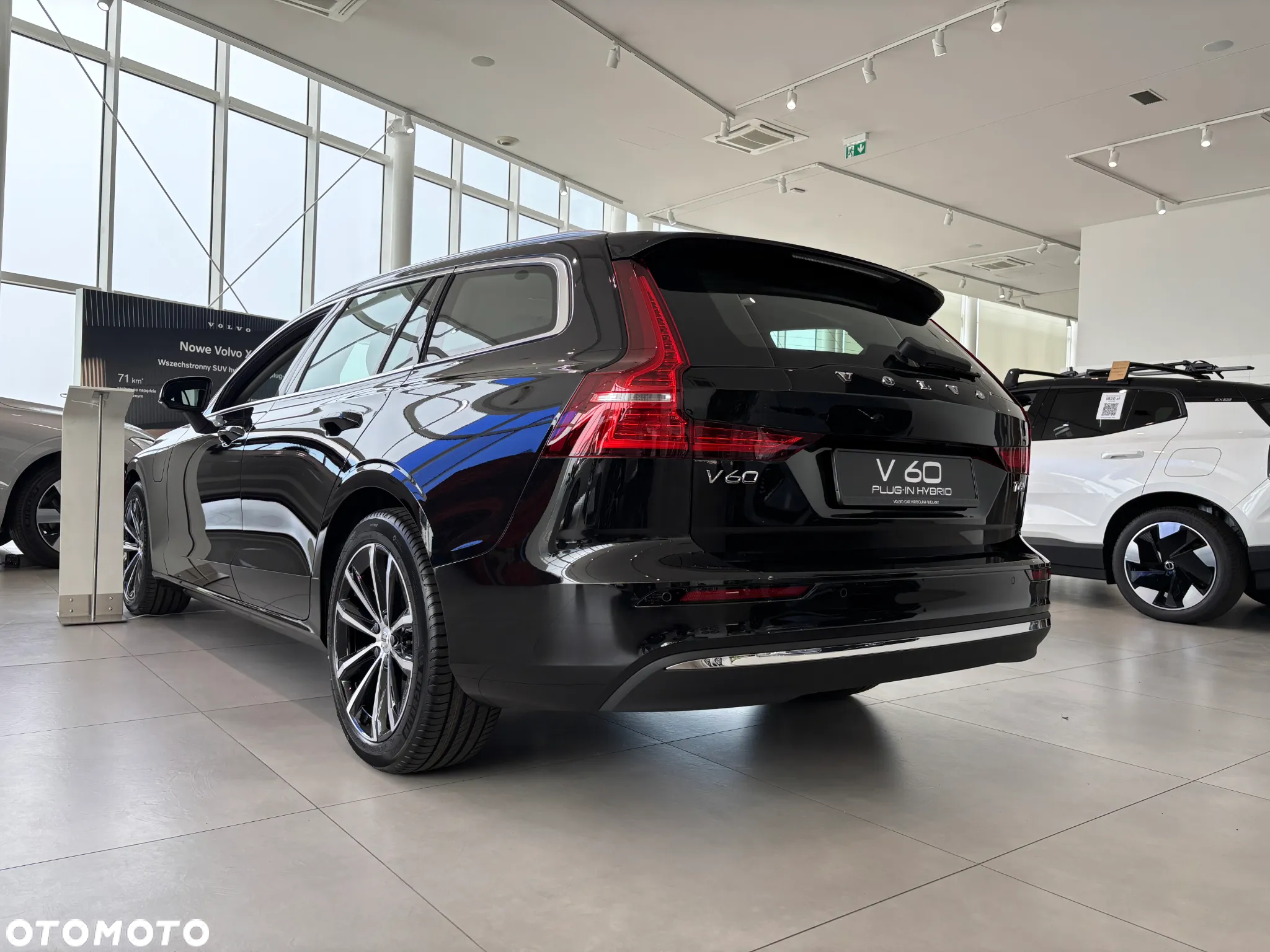Volvo V60 T6 AWD Plug-In Hybrid Essential - 2