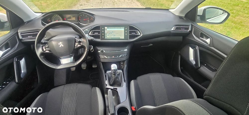 Peugeot 308 1.6 BlueHDi Allure S&S - 23