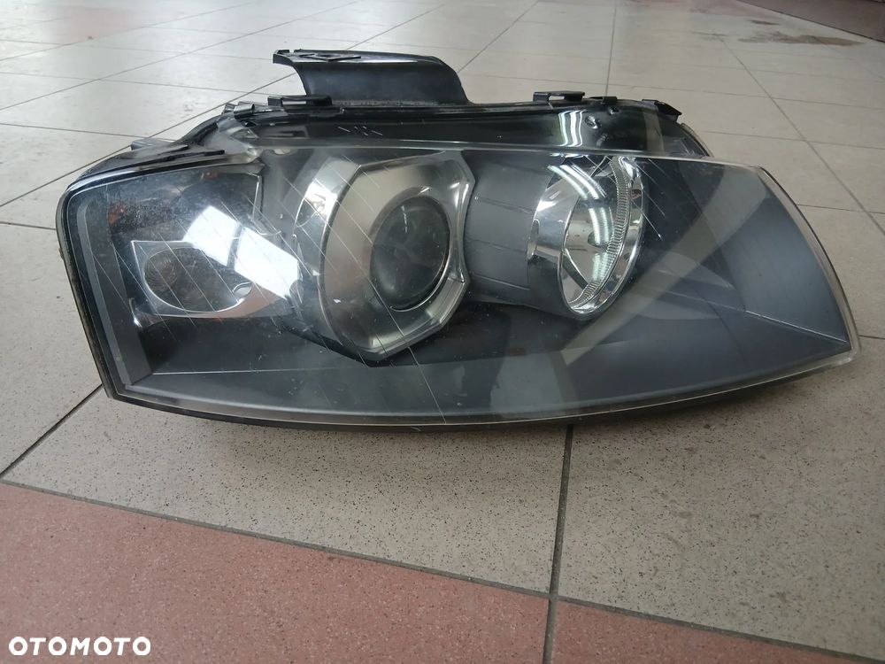 Audi A3 8P Reflektor Przód Przedni Prawy Xenon 8P0941030M - 1