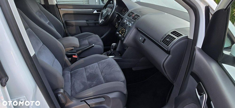 Volkswagen Touran 2.0 TDI DPF BlueMotion Technology DSG STYLE - 25