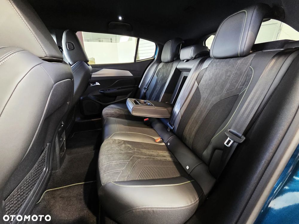 Peugeot 408 1.6 Plug-In Hybrid 180 GT EAT8 - 12