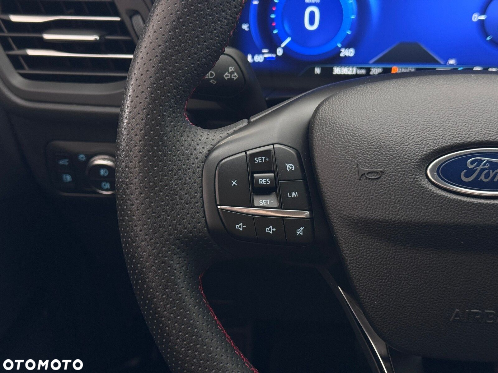 Ford Kuga - 22