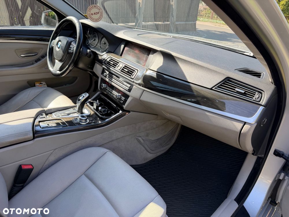 BMW Seria 5 530d Sport-Aut Luxury Line - 31