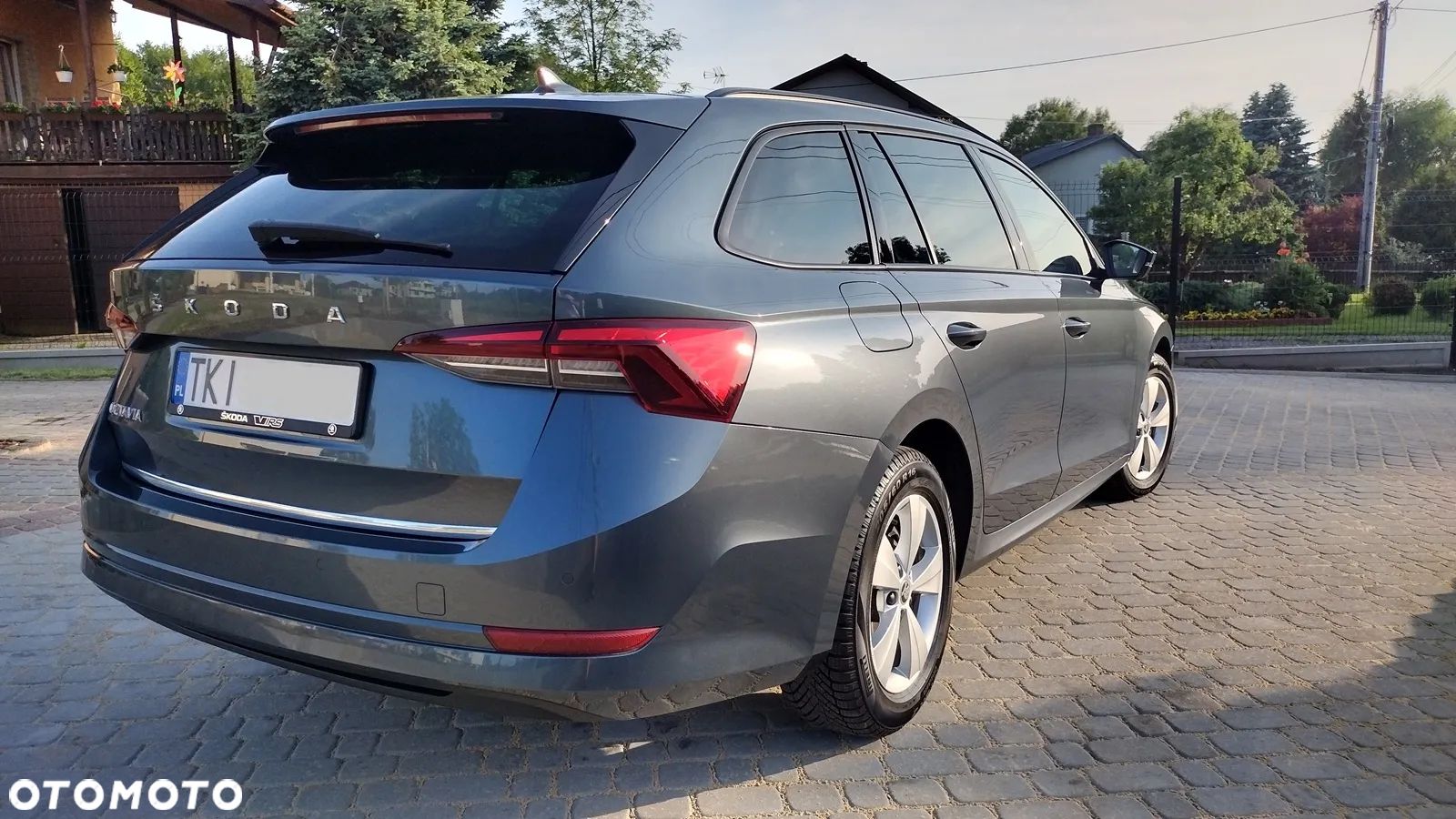 Skoda Octavia Combi 2.0 TDI DSG Exclusive - 1