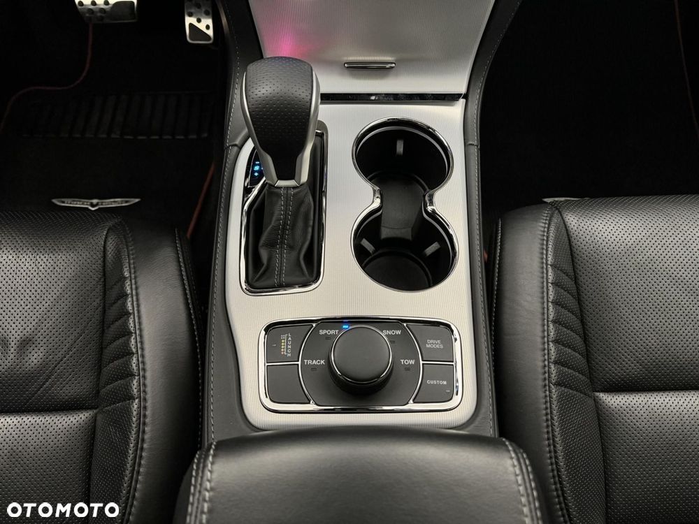 Jeep Grand Cherokee - 35