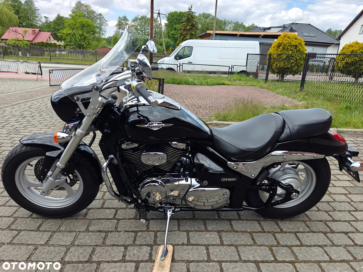 Suzuki Intruder - 11