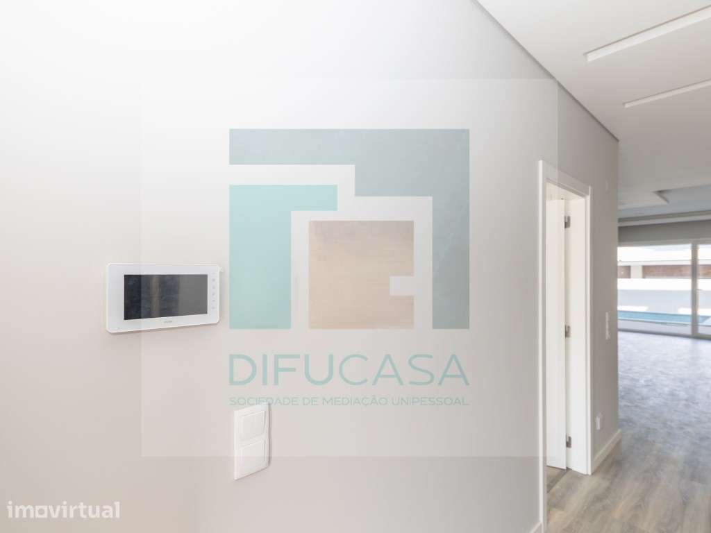 Moradia Isolada T4 Duplex com Piscina e Garagem - Grande imagem: 3/60
