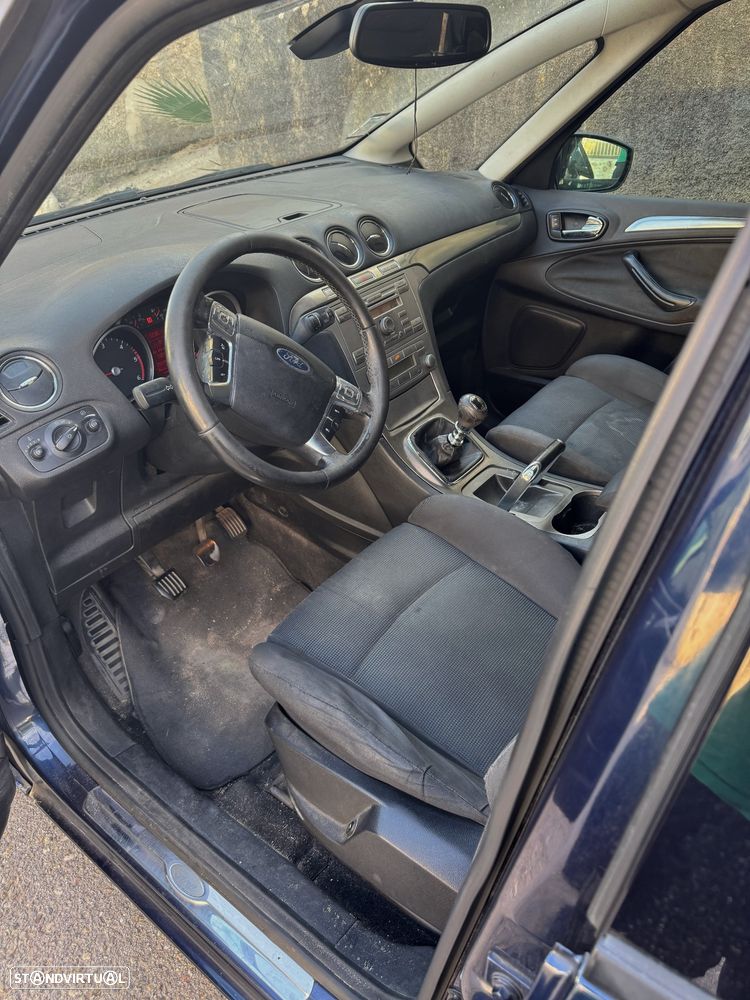 Ford S-Max - 12